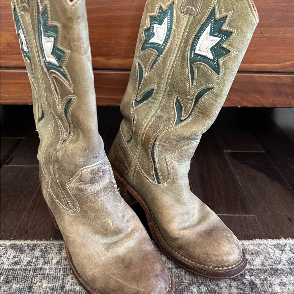 Vintage Frye Sabrina Floral Boots - Picture 3 of 6